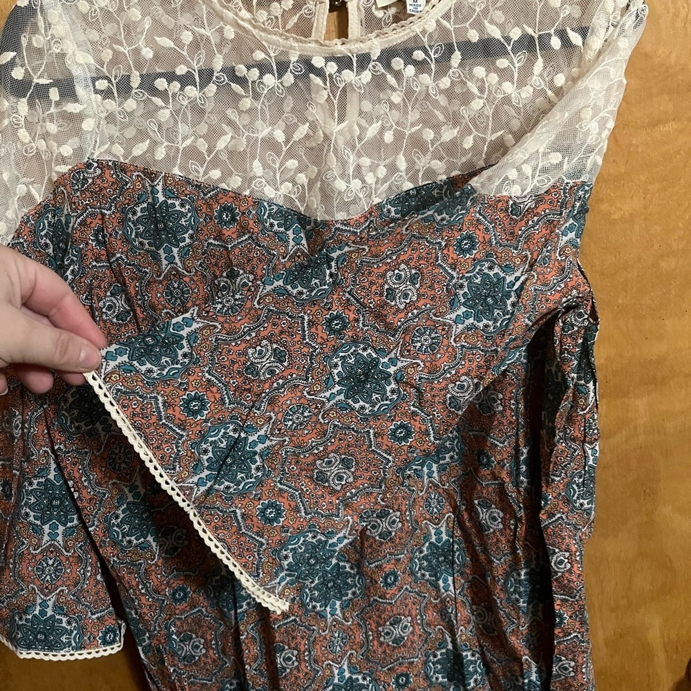 Women's Patterned Lace Top NWOT - Picture 6 of 12